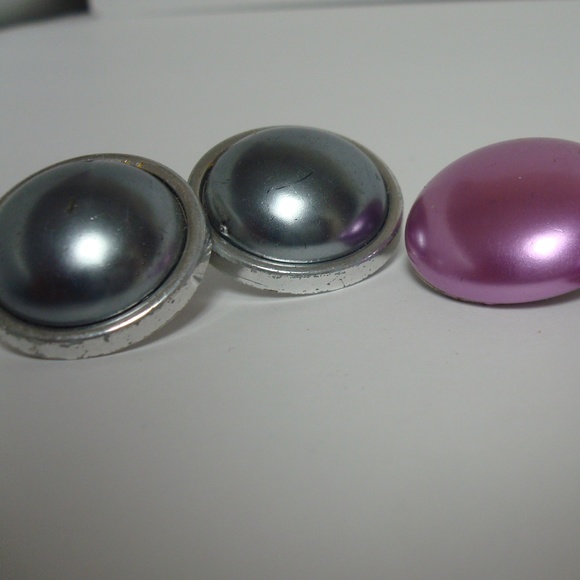 VINTAGE LARGE BUTTON EARRINGS SILVER & PURPLE PAIR - Picture 2 of 3